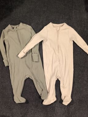 Ribbed 2-way Zip Sleepers in Sage and Cream